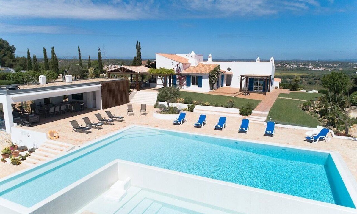 Lagos Villa | Villa Alfarrobeira - Superb cliffside beach villa overlooking Lagos Marina with outdoor kitchen