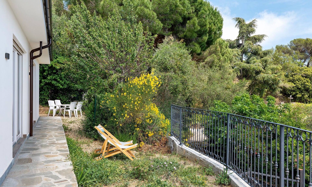 Cipressa Villa | Villa 'Casablanca' with Sea View, Wi-Fi and Air Conditioning