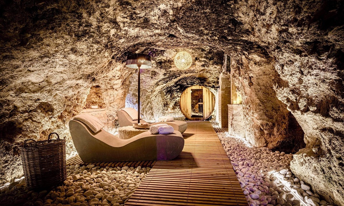 Foligno Villa | Villa Chiovada Natural waterfalls and cave spa