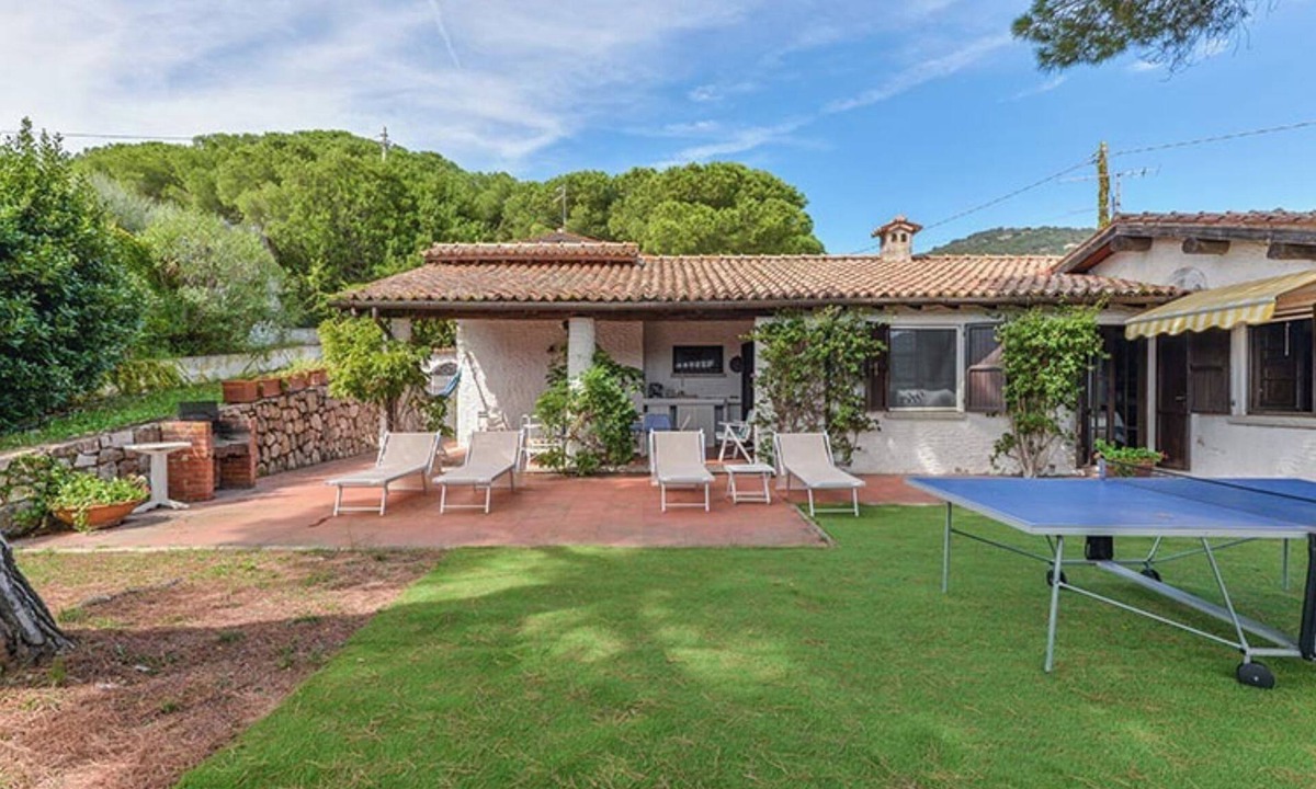 Campo nell'Elba Villa | Villa 'Colombaia' with Private Garden and Wi-Fi