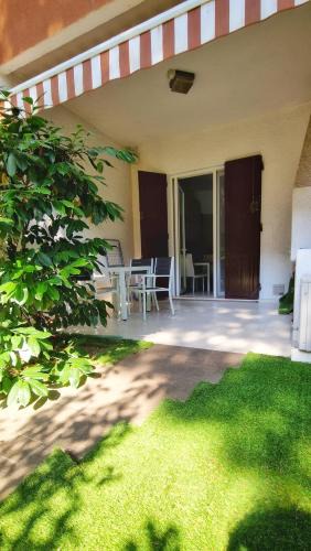 Lido di Spina Apartment | Villa Daria - soggiorno e servizio spiaggia