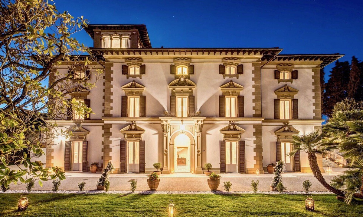 Campiglia Marittima Villa | VILLA ELEGANZA - Eight Bedroom Villa, Sleeps 16