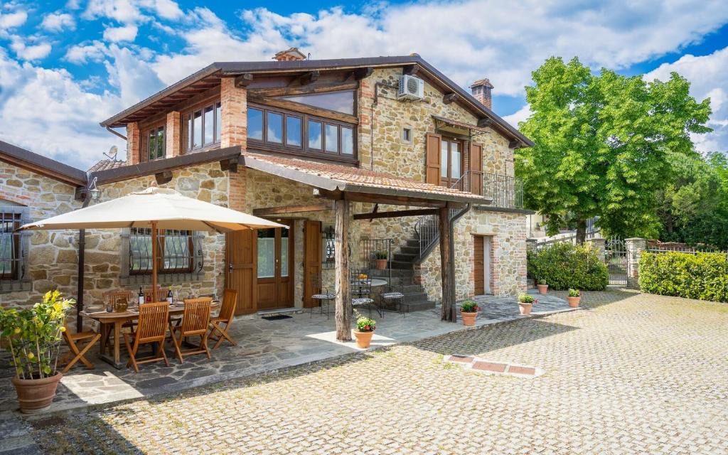 Avena Villa | villa Emilia Tuscan stone