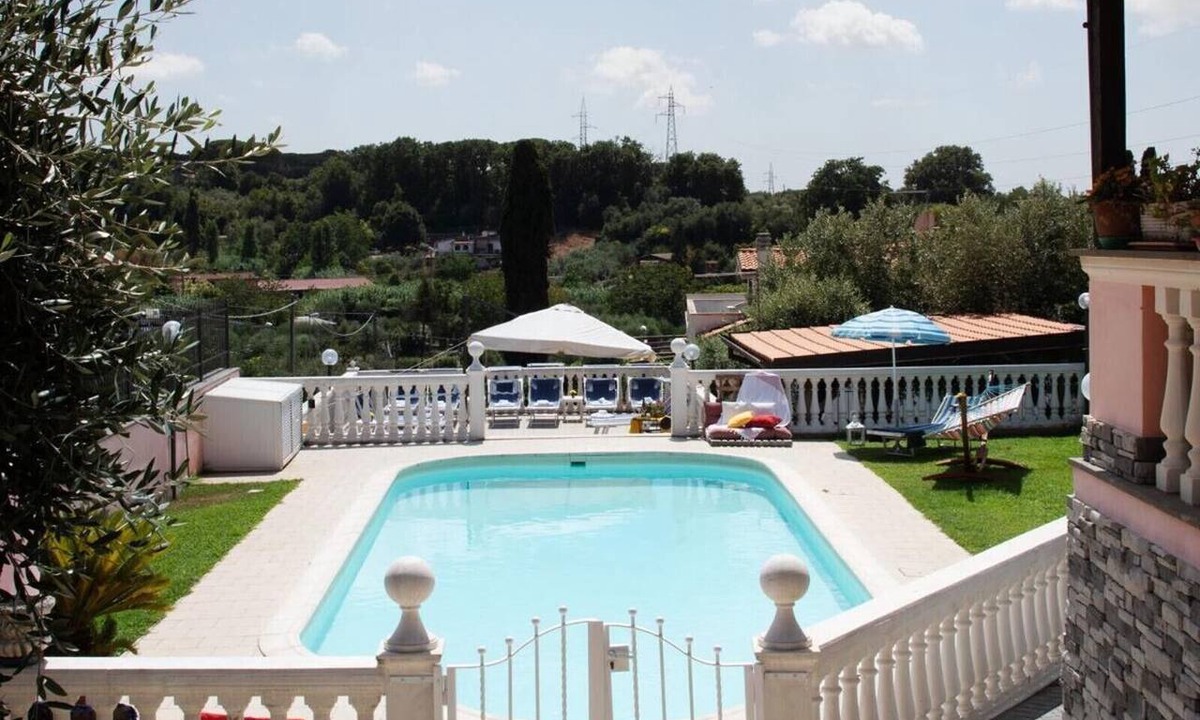 Ciampino Villa | Villa 'Ennio' with Private Pool, Wi-Fi and Air Conditioning