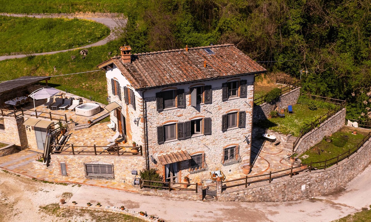 Villabuona Villa | Villa Fenice Country House in Nature's Heart