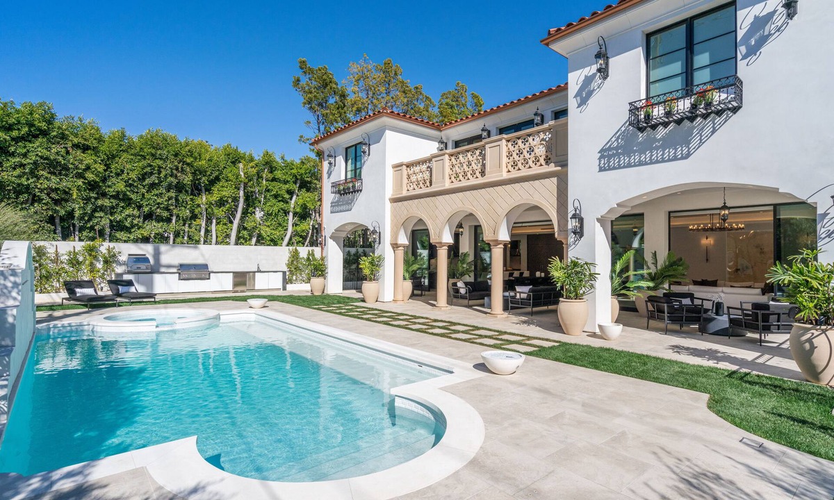 The Flats Villa | Villa Gemma by LuxJB 🏆 Beverly Hills Mansion Steps from Rodeo Drive
