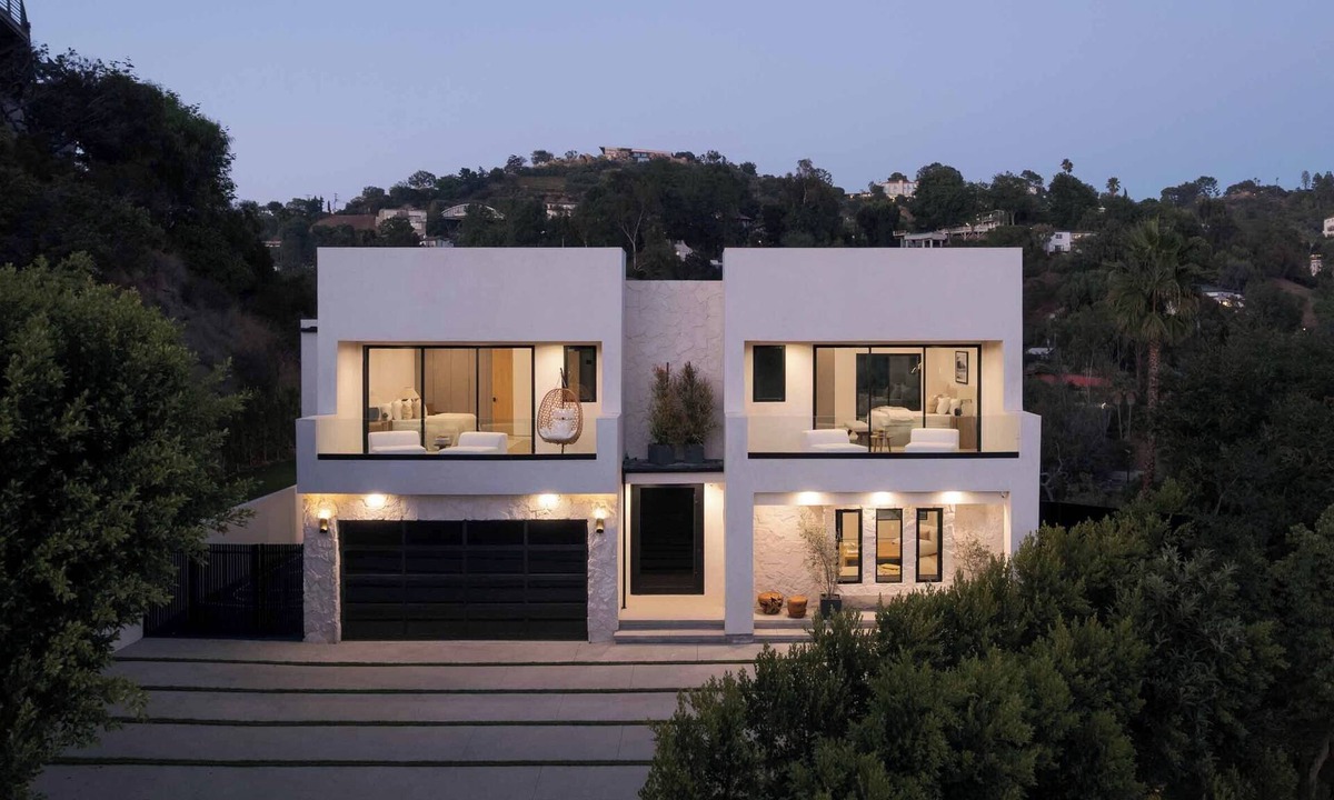 Trousdale Estates Villa | Villa Gina by LuxJB 🏆 Iconic Views 🏆 Basketball Court & Mini Golf