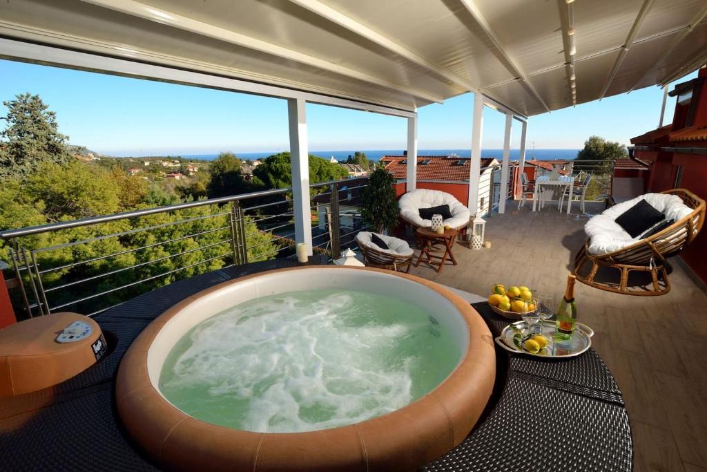 Loano House | Villa Giovanna con terrazza panoramica, Jacuzzi e sauna