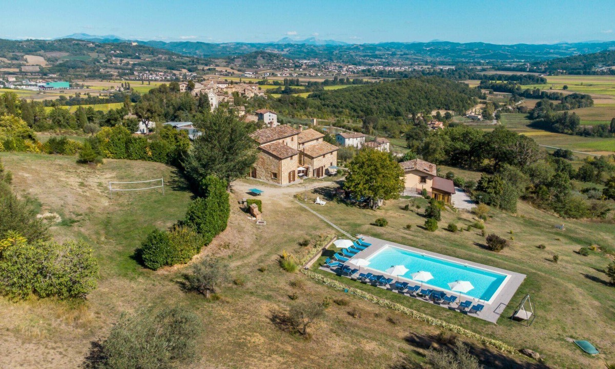 Bivio Lugnano Villa | Villa in Lugnano with 8 bedrooms sleeps 16