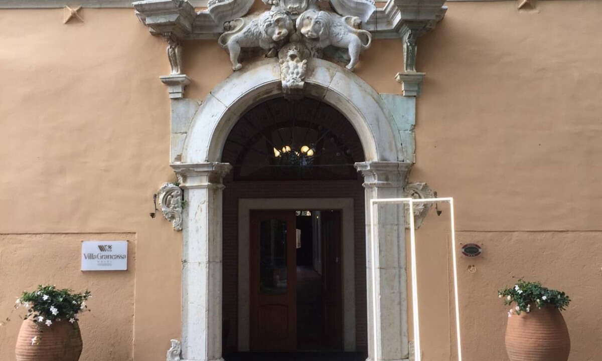San Donato Val Di Comino Hotel | VillaGrancassa Historic home from 1853 at the foot of the National Park
