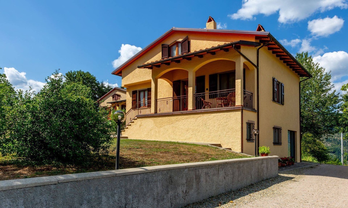Talla Villa | Villa Italia is nestled among the forests of the Casentino. Here, every detail tells the story of a