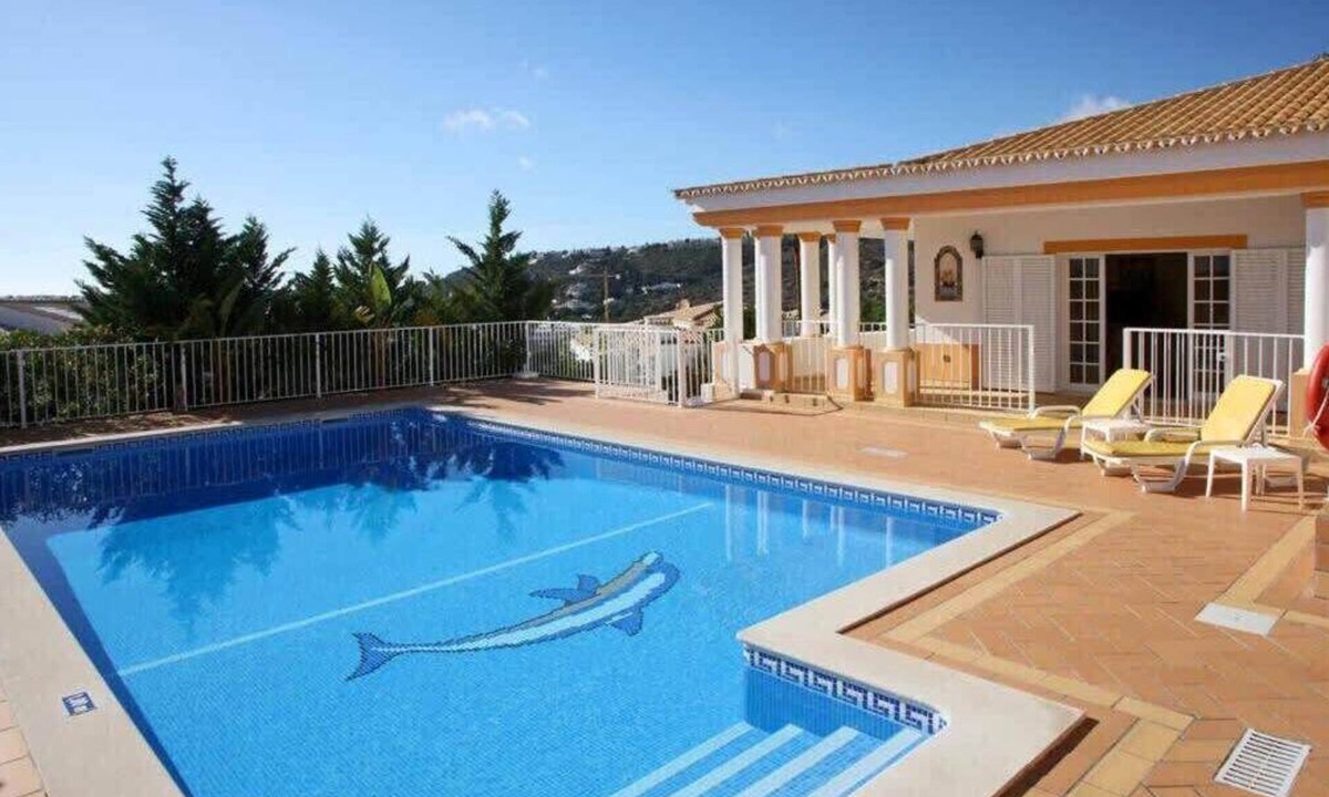 Albufeira Villa | Villa Juniper, fenced pool spacious house