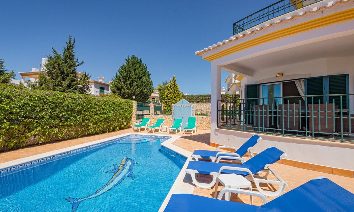 Correeira Villa | Villa Kelisia - A spacious 4 bedroom, 5 bathroom villa with private pool