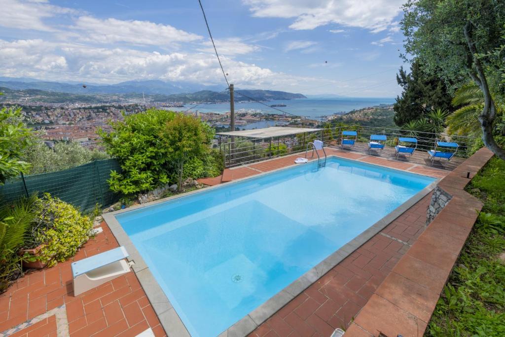 La Spezia Villa | Villa le palme-Pool, garden, terrace & sea view