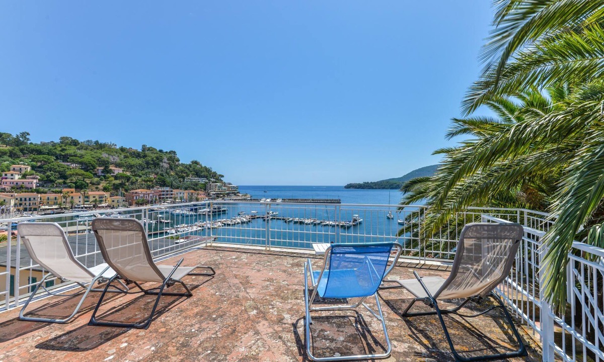 Porto Azzurro Villa | Villa le tre palme 8 beds in the center of Porto Azzurro