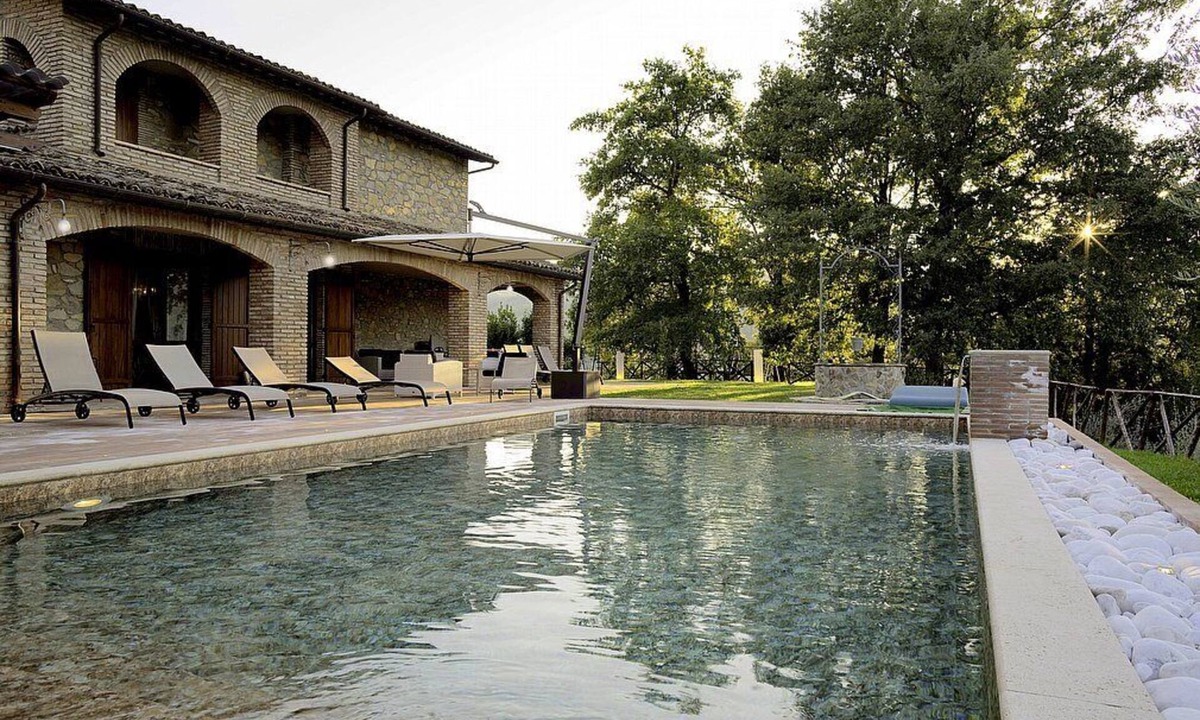 Valtopina Villa | Villa Lucinda: An elegant and welcoming two-story villa situated in a quiet location, surrounded by a wonderful garden, with Free WI-FI.