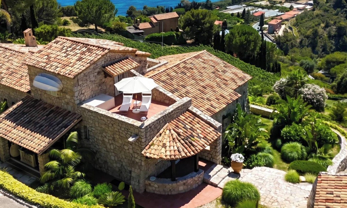 Latte House | Villa Maria Pia- 3BR/2BA + Private Beach Parking- Luxury Coastal Retreat