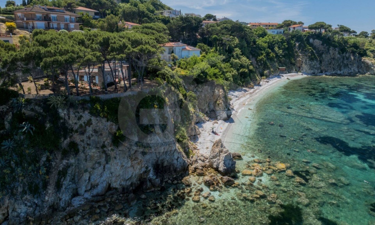 Portoferraio Villa | Villa Meridiana on the white cliff of Portoferraio