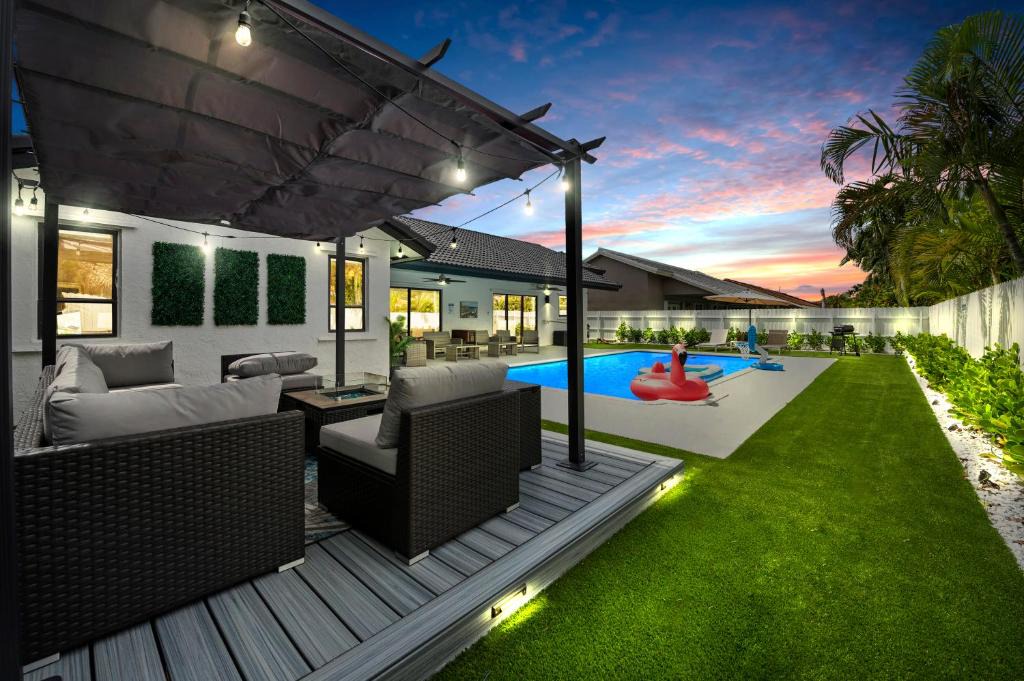 Richmond West Villa | Villa Paradise Miami, Luxury Gem with Heated Pool, Game Room, Fire Pit, 3 Bed 2 Bath