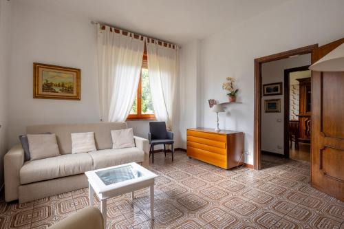 Ricco del Golfo di Spezia Apartment | Villa Pina con Giardino e piscina Appartamento in Villa in Val di Vara Cinque Terre Gateway Immerse in nature Balcony Vista vallata Hiking trails