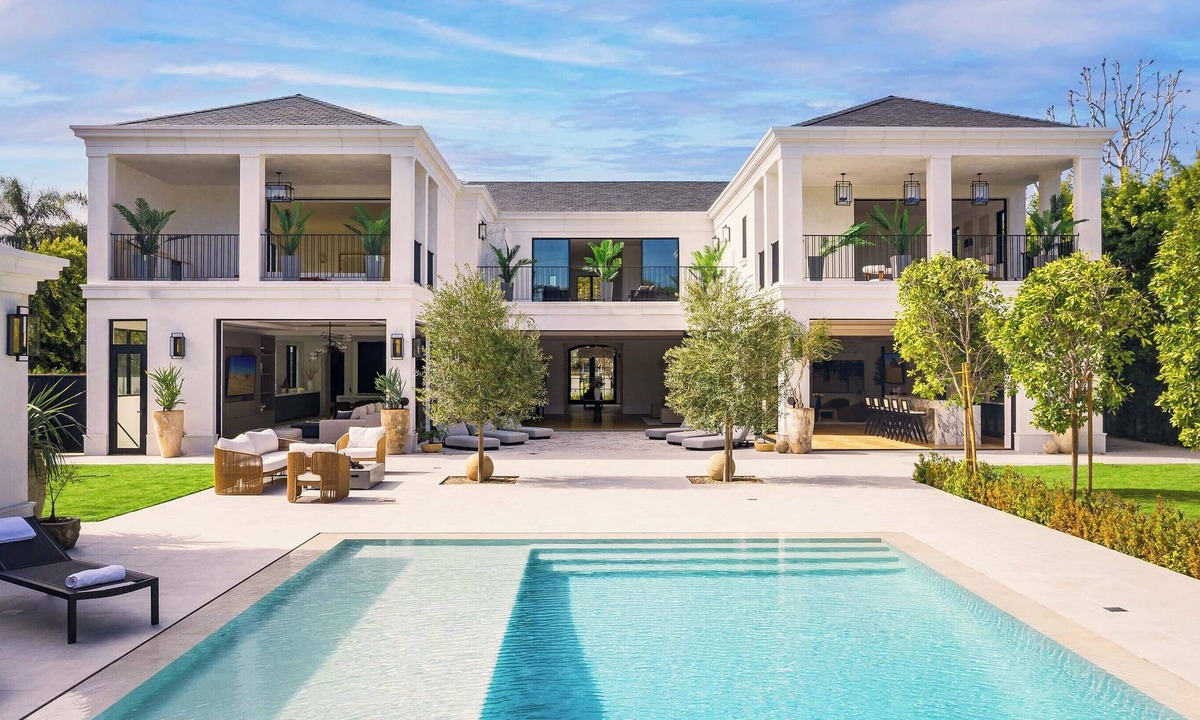 The Flats Villa | Villa Royale by LuxJB 🏆 Mega Mansion w Pickleball & Basketball Court & Mini Golf
