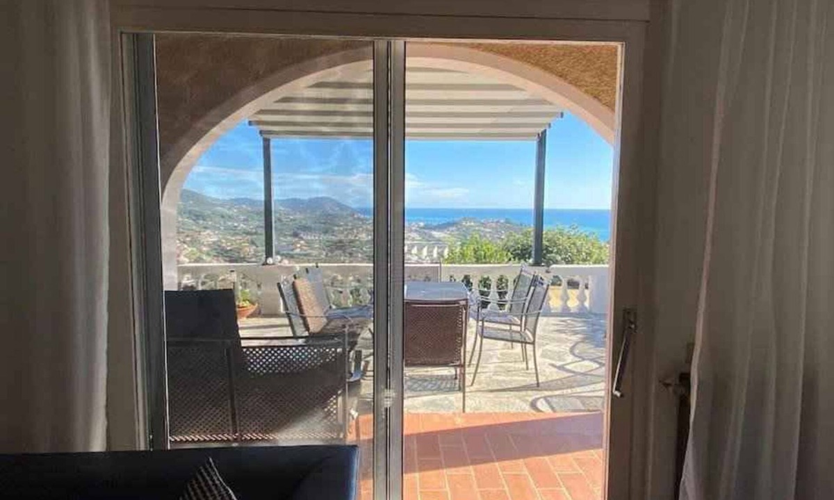 Poggi House | Villa with air conditioning, pool and terrace with sea view