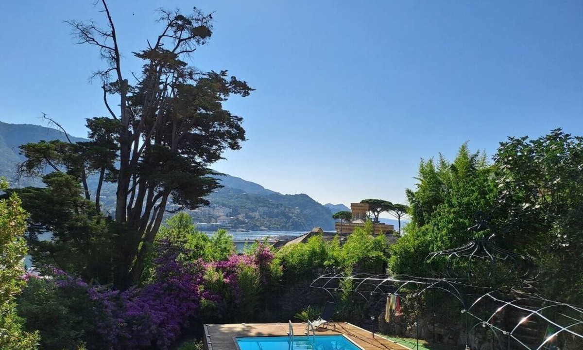 Rapallo House | Villa with ocean views, large garden, close to the harbor, downtown, and the beach