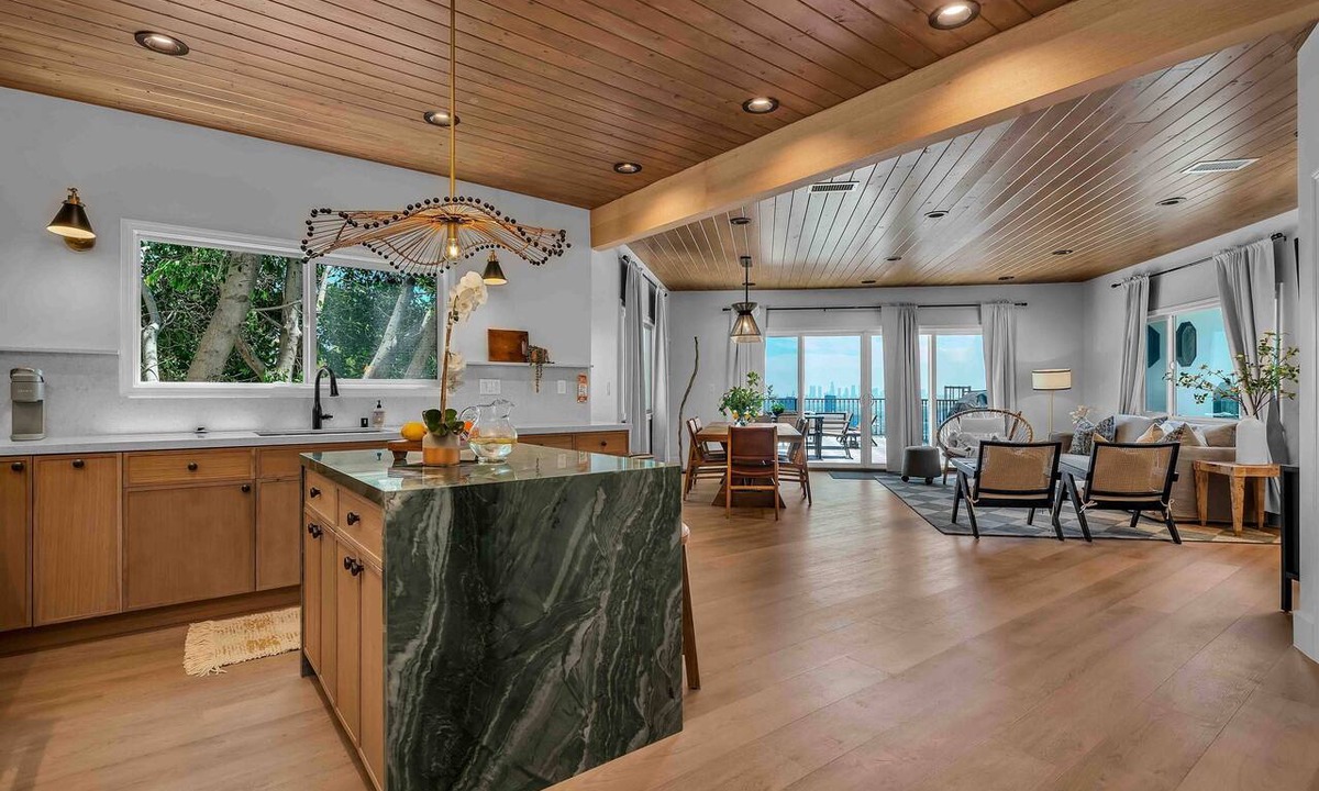 Hollywood Heights House | Voted Guest Favorite! Get Wow'd! Stellar Views Hollywood Hills