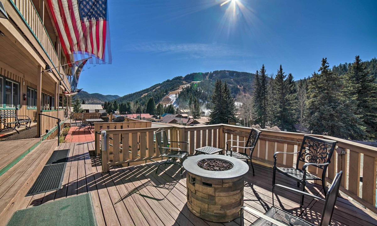 Red River Condo | Walkable Location! Mtn-View Condo in Red River