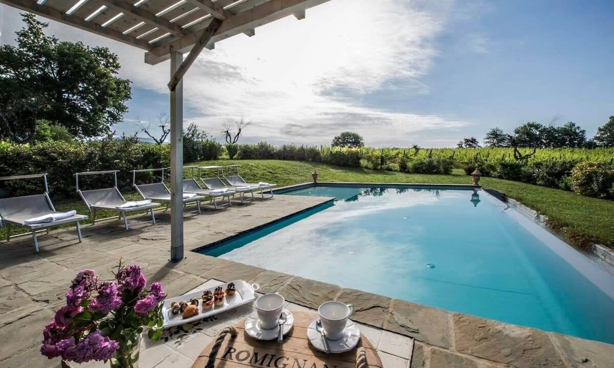 Terranuova Bracciolini Villa | Warm Exclusive Villa With Contact To Nature