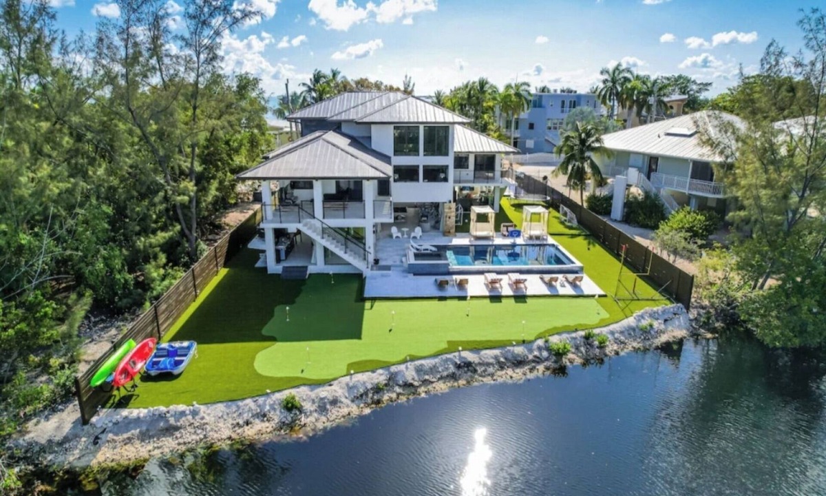 Buccaneer Point Villa | Waterfront Luxe Pool, Hot Tub, Theater, Gamesandmore