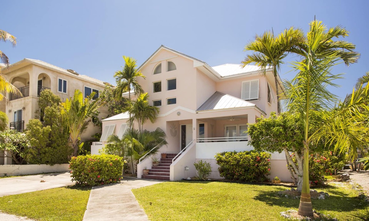 Key West House | Waters Edge-Key Haven 4bedroom 3.5bath canal front home w/jacuzzi, dock space