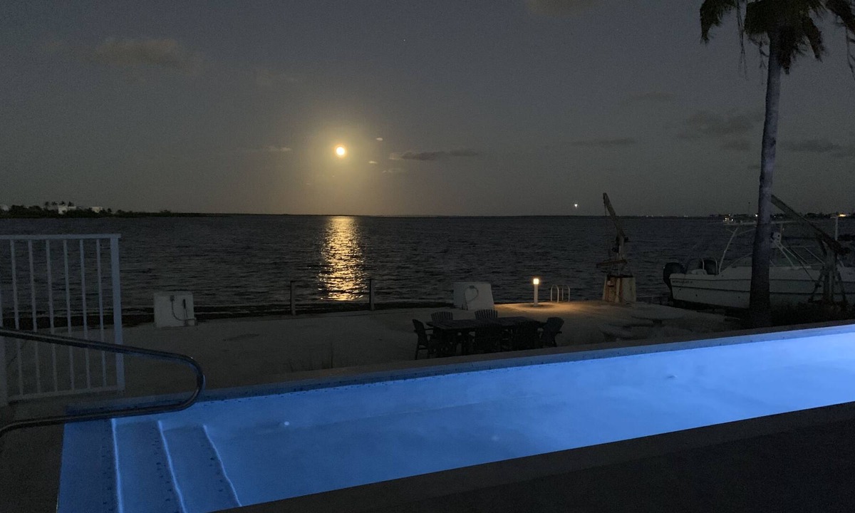 Tropical Bay Estates House | Welcome to Casa Del Mar 305 5251254