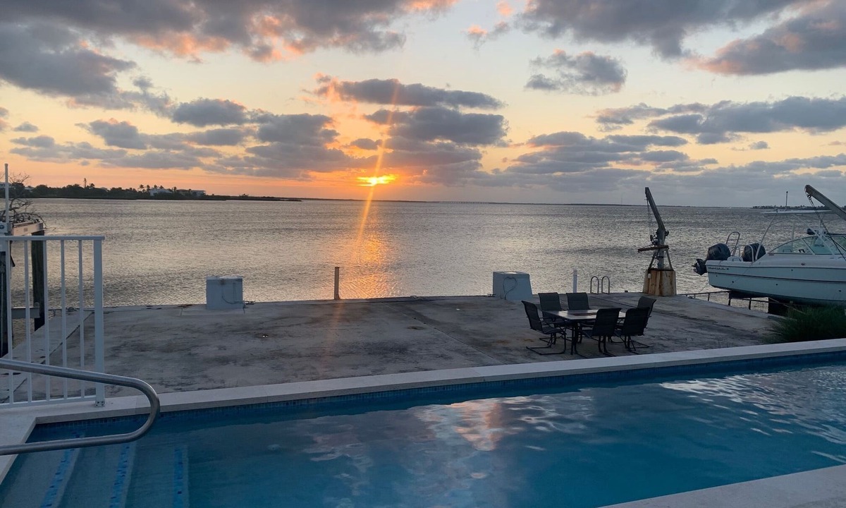 Tropical Bay Estates House | Welcome to Casa Del Mar 305 5251254