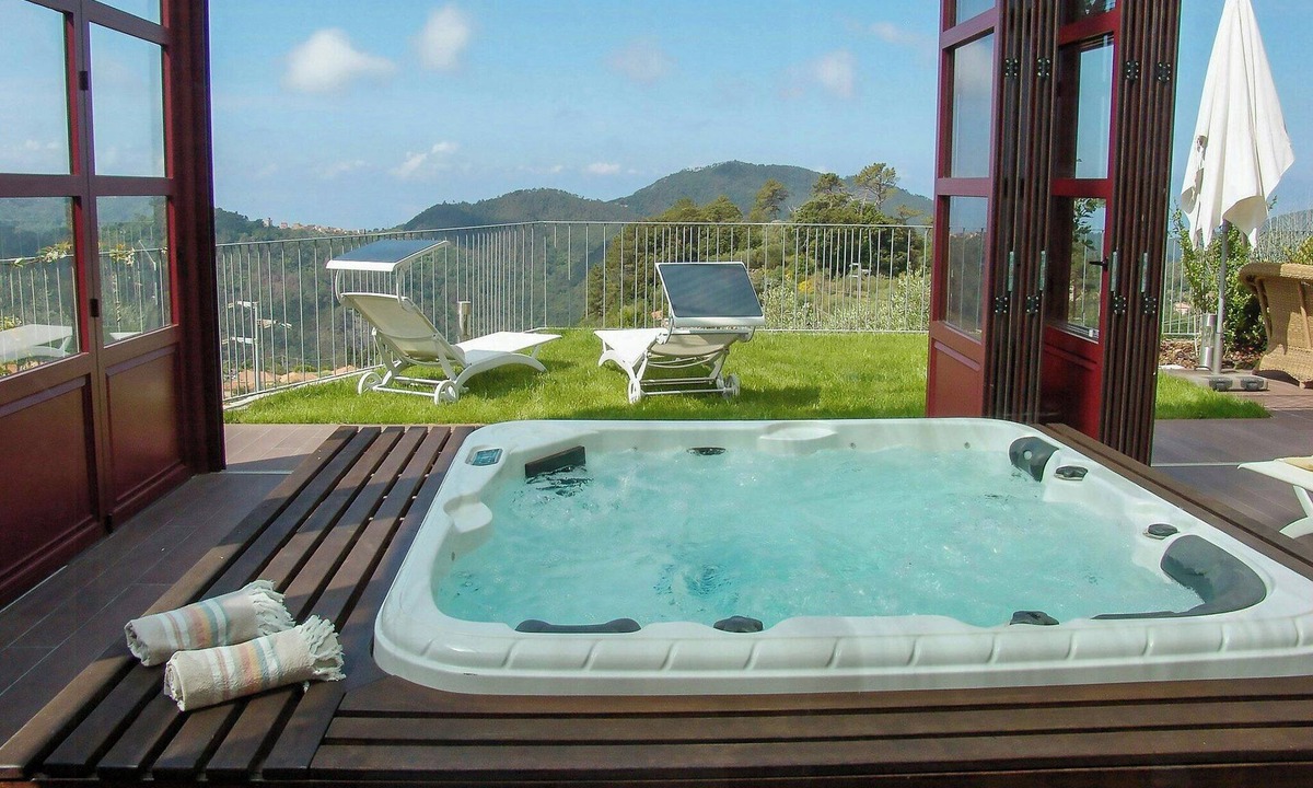 Framura House | Wellness retreat with olive grove in Framura