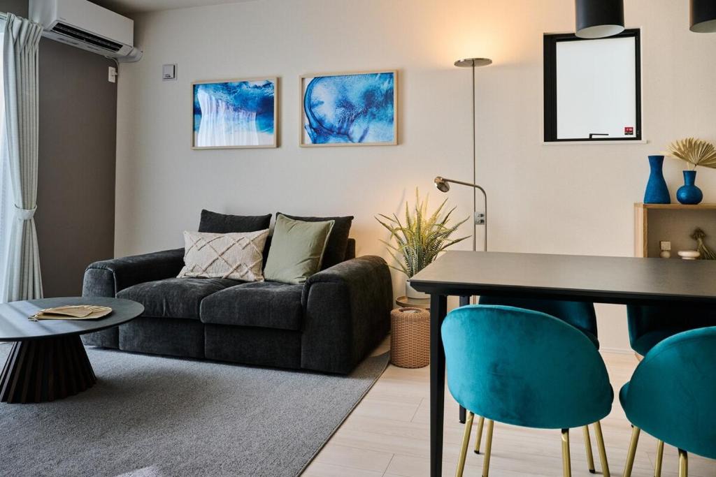 Ginowan Villa | White Breeze House