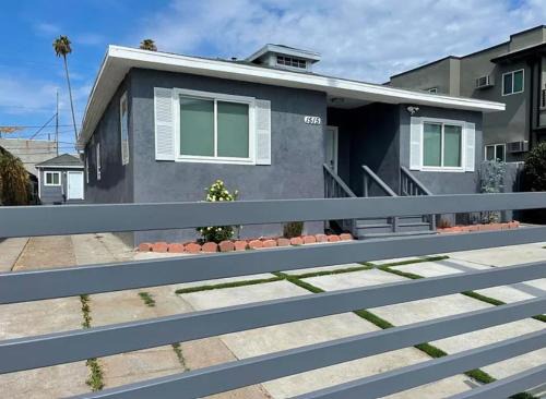 Little Armenia Hostel | Winona Vibe Near Hollywood Sign
