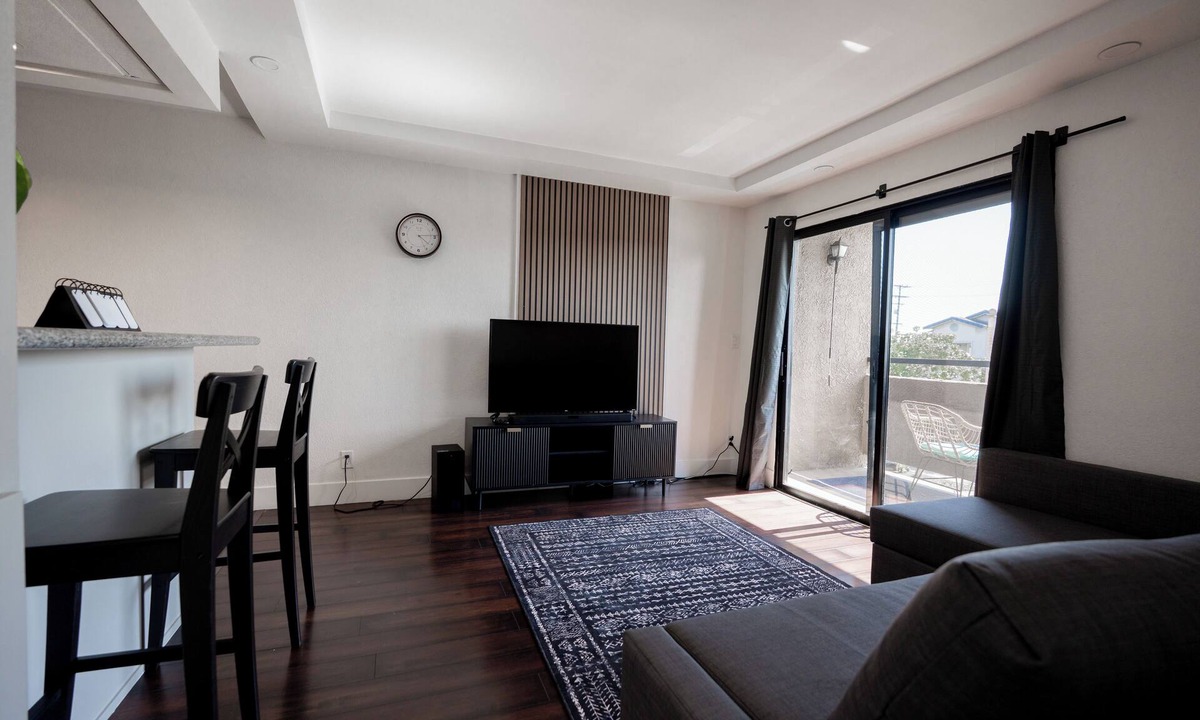 Washington Condo | Wonderful 2-bedroom 2 Bathroom condo with AC in Long Beach