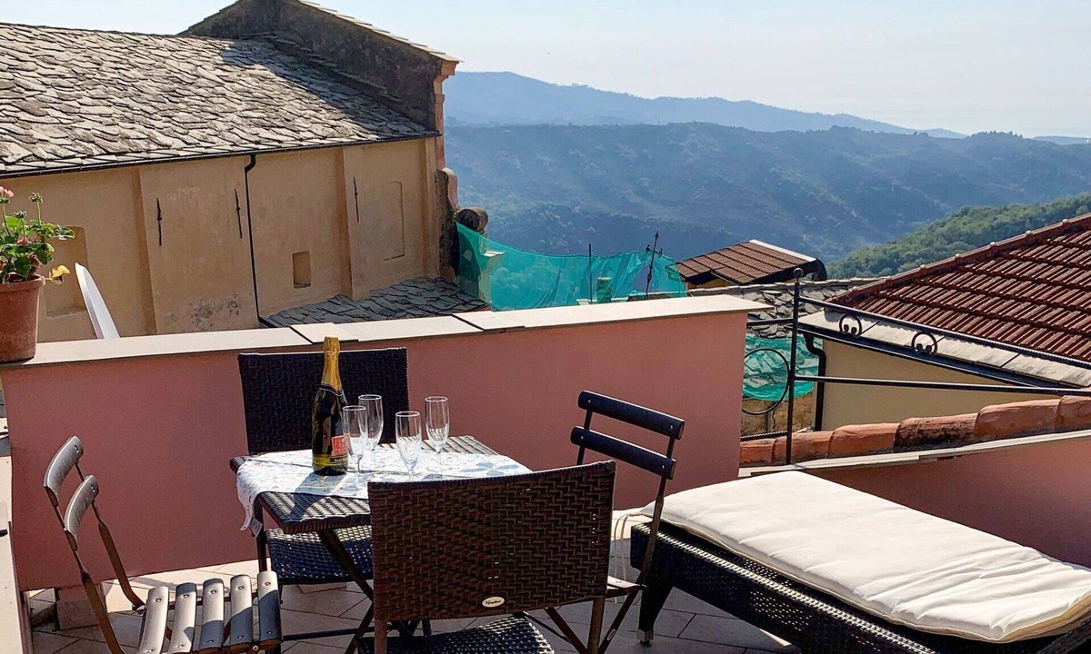 Valloria House | Wonderful private villa for 6 people with WIFI, TV, terrace, pets allowed and panoramic view
