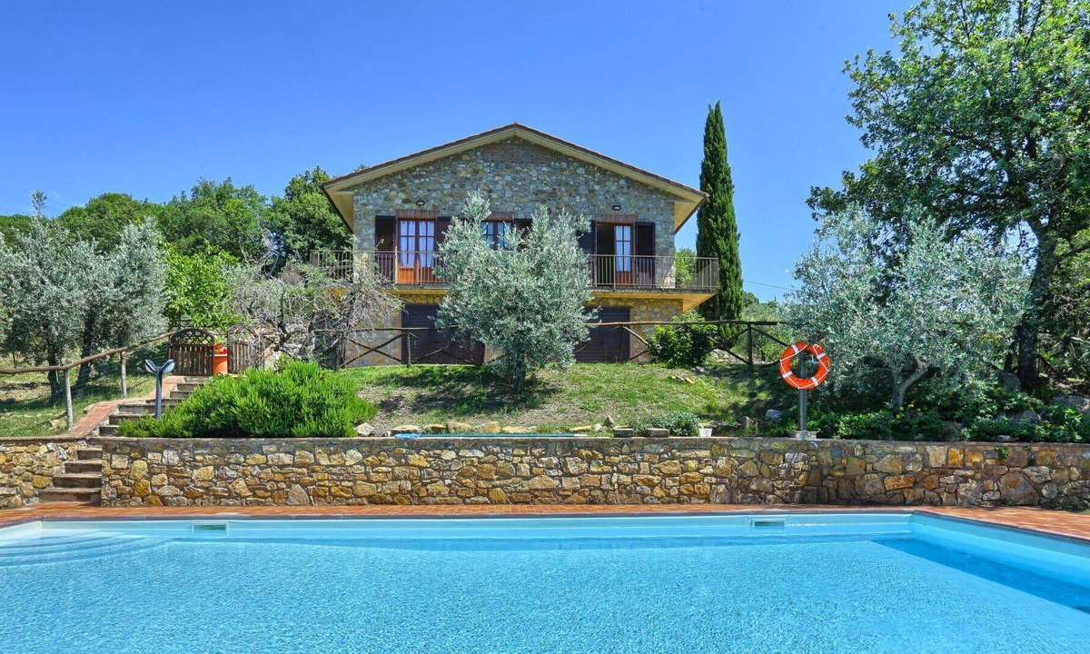 Bucine Villa | Wonderful private villa for 6 people with private pool, TV, patio, pets allowed and parking