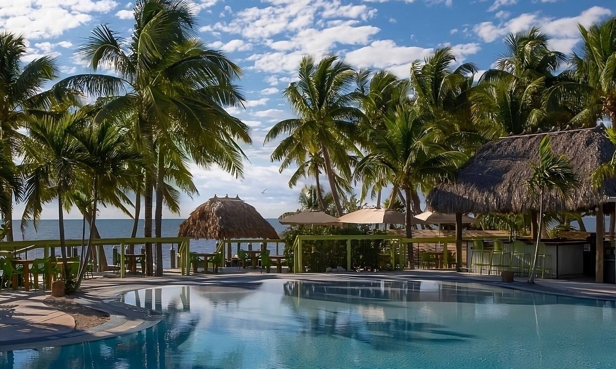 Islamorada Villa | Your Key to Unforgettable Island Moments! 2 Relaxing Units with Balcony!