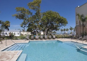 Adventure Awaits! Three Comfy Units Near Beaches, Pool and Adventure