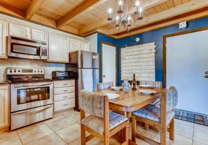 Beautiful Views, Central location, Hot tub and Club House F201