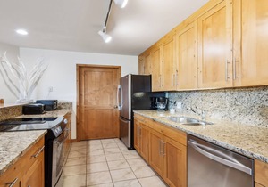 Bright and Spacious 2BR A/C Fireplace & Stunning Beaver Creek Mountain Views
