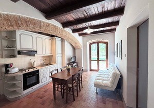EXCLUSIVE POOL-OPEN ALL YEAR/SPOLETO BIOFARM-SLEEPS 8/WALK TO SHOPS, BAR ETC