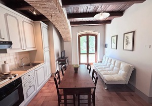 EXCLUSIVE POOL-OPEN ALL YEAR/SPOLETO BIOFARM-SLEEPS 8/WALK TO SHOPS, BAR ETC