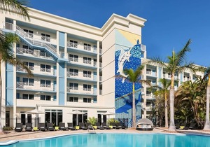 Fantastic Land and Sea Vacation! Outdoor Pool, Short Drive To The Beach!