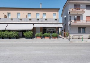 Functional and spacious room with private bathroom is part of the San Vincenzo Rooms Guest House and is perfect for 2 guests. The accommodation is located in the renovated building in Vigonza, which is 10 minutes by car from the center of Padua and on th