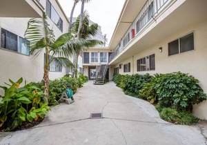 Generous Brentwood 2BR, walk to Shops & Bars, by Blueground