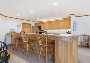 High-Floor 2BR Fireplace Stunning Vail Mountain Views